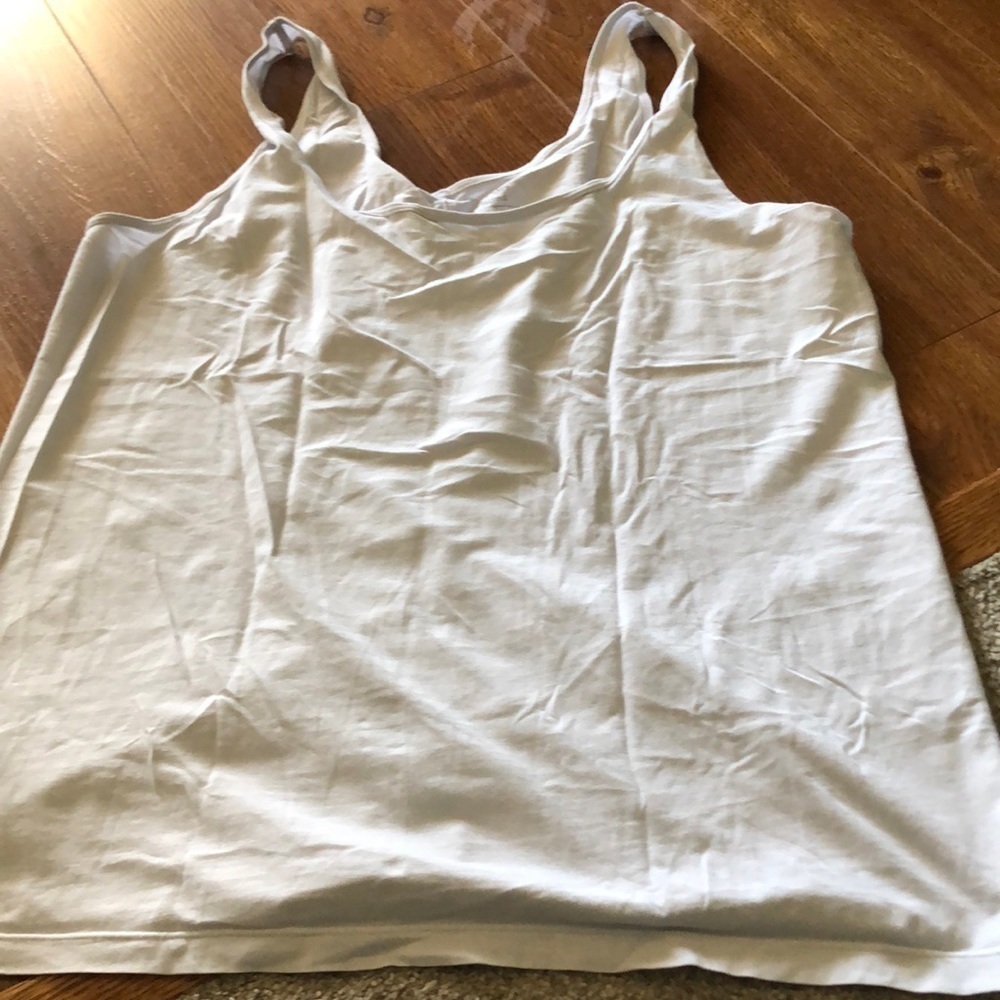 Old Navy white fitted tank top in size XL